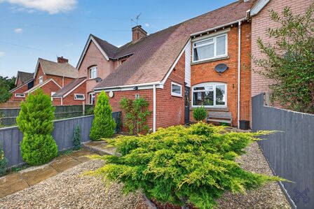 3 bedroom Mid Terrace House for sale