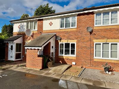 2 bedroom Mid Terrace House for sale