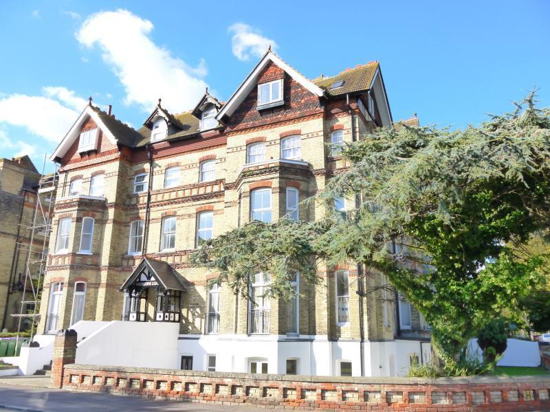 Main image of 2 bedroom Flat to rent, Sandgate Road, Folkestone, Kent, CT20