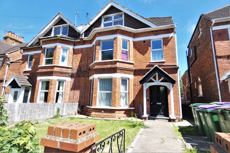 Beachborough Road, 1 bedroom  Flat for sale, £125,000