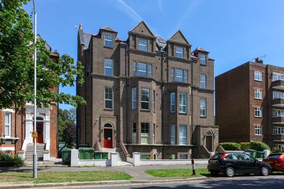 Main image of 2 bedroom  Flat to rent, Earls Avenue, Folkestone, Kent, CT20