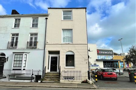 8 bedroom Mid Terrace House for sale