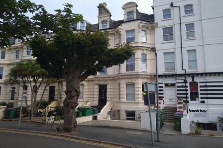 Castle Hill Avenue, 1 bedroom  Flat to rent, £725 pcm