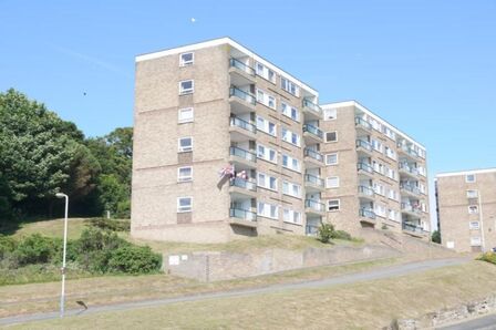 Collingwood Rise, 2 bedroom Flat to rent, &pound;975 pcm