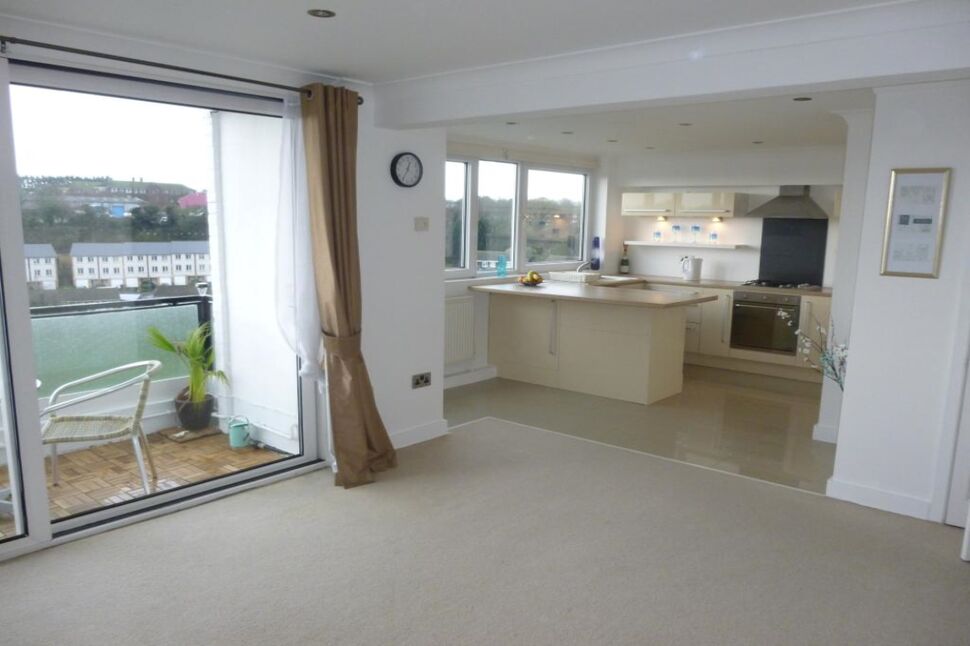 Open Plan Lounge / Kitchen