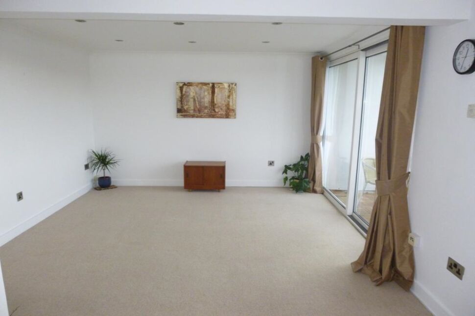 Open Plan Lounge / Kitchen