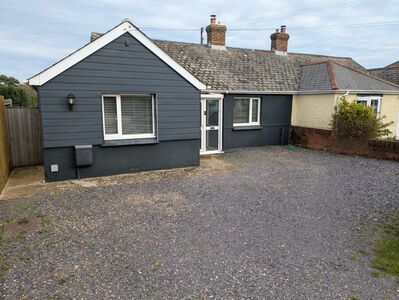 Avondale Road, 2 bedroom Semi Detached Bungalow to rent, £1,350 pcm