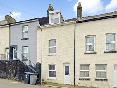 South Road, 4 bedroom Mid Terrace House for sale, £225,000