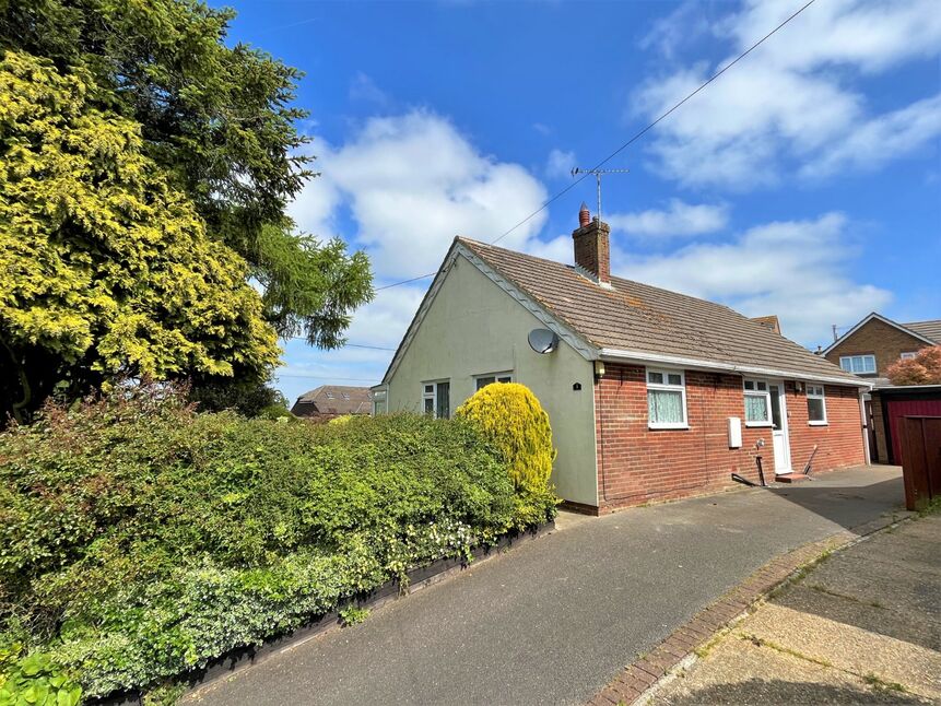 3 bedroom Detached Bungalow for sale, Old Rectory Close, Hawkinge, CT18