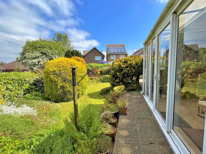 3 bedroom Detached Bungalow for sale, Old Rectory Close, Hawkinge, CT18