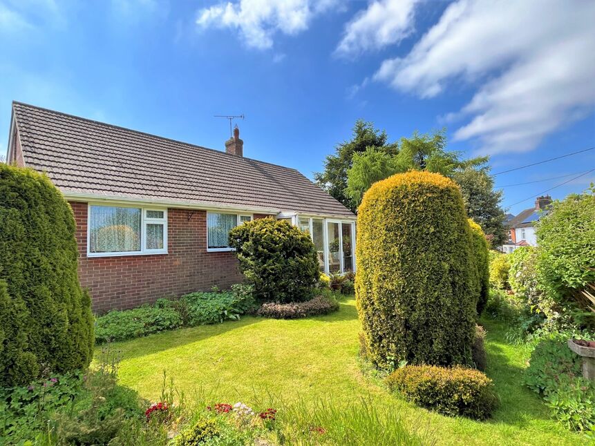 3 bedroom Detached Bungalow for sale, Old Rectory Close, Hawkinge, CT18