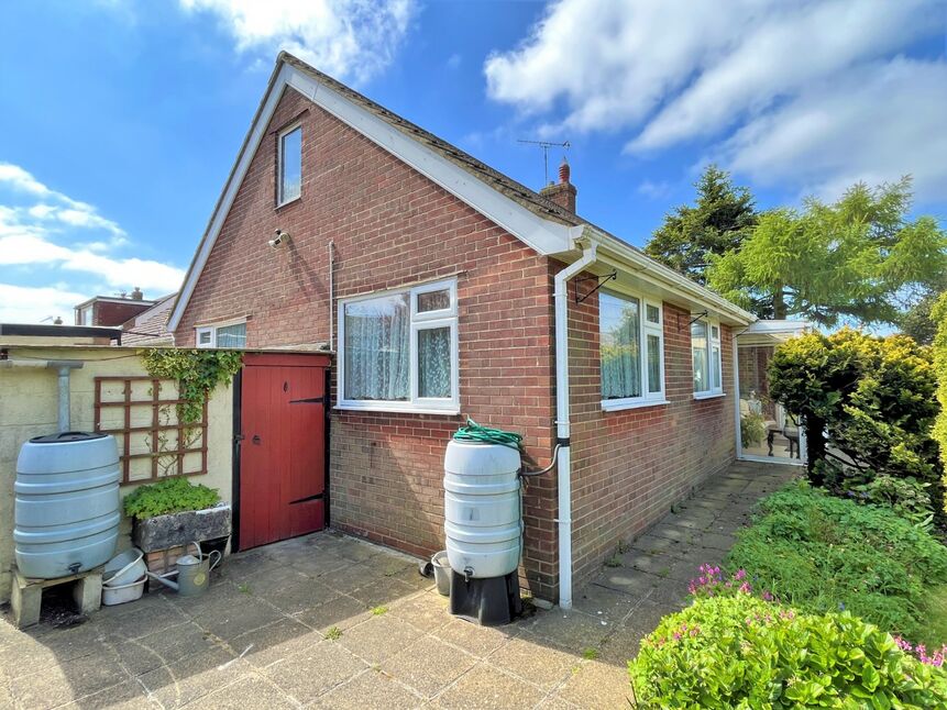 3 bedroom Detached Bungalow for sale, Old Rectory Close, Hawkinge, CT18