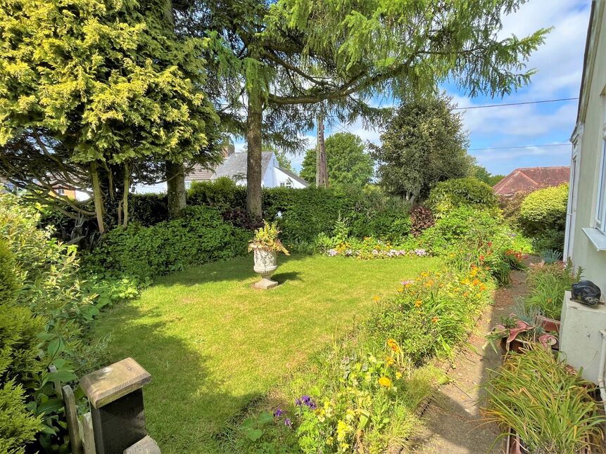 3 bedroom Detached Bungalow for sale, Old Rectory Close, Hawkinge, CT18