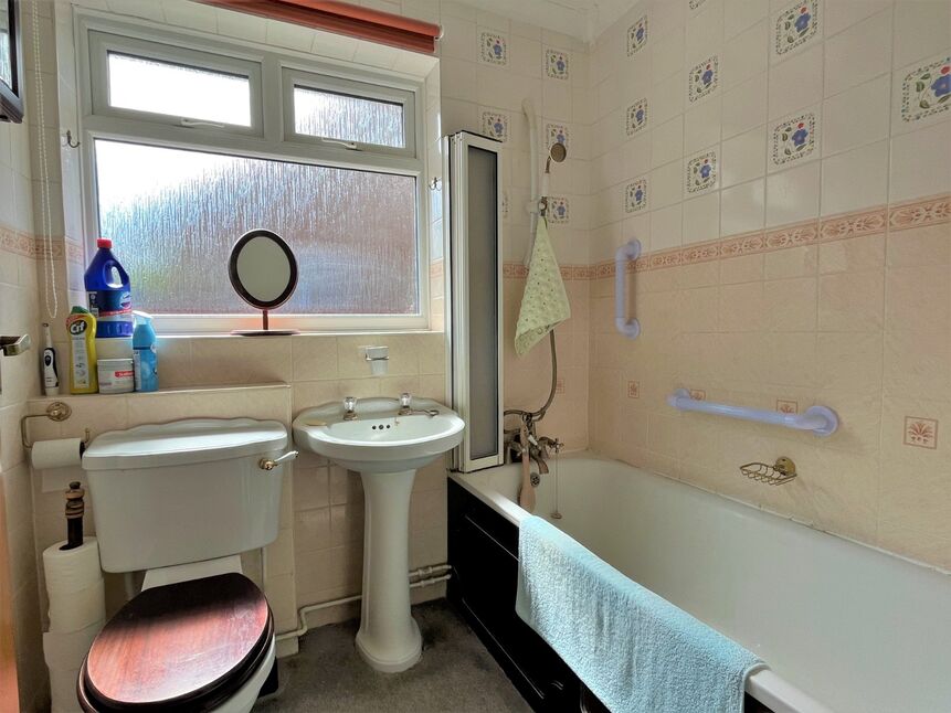 3 bedroom Detached Bungalow for sale, Old Rectory Close, Hawkinge, CT18