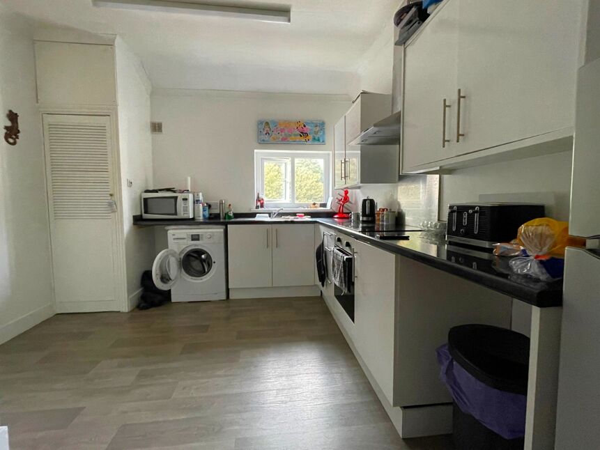 8 bedroom Detached House for sale, Marine Parade Mews, Folkestone, CT20 £450,000