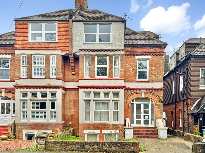 Main image of 2 bedroom Flat for sale, Kingsnorth Gardens, Folkestone, CT20