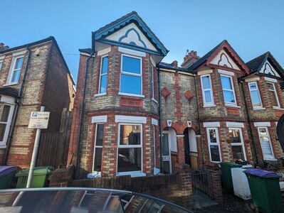 Russell Road, 3 bedroom End Terrace House to rent, £1,375 pcm