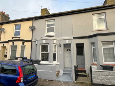 3 bedroom Mid Terrace House for sale