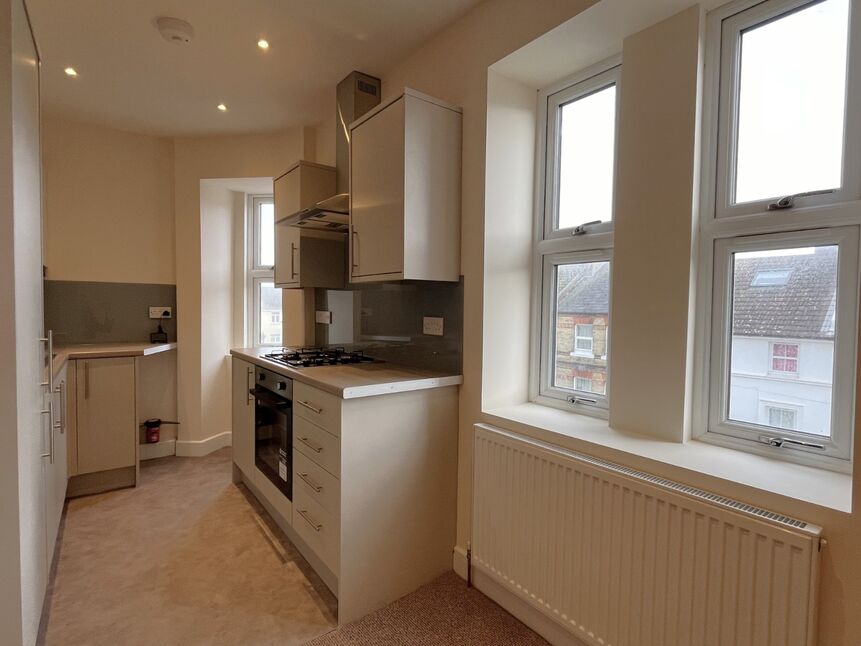 2 bedroom Flat for sale, Victoria Grove, Folkestone, CT20 £150,000