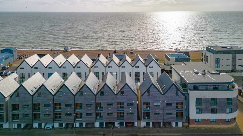 4 bedroom Mid Terrace House for sale, Range Road, Hythe, CT21 £500,000