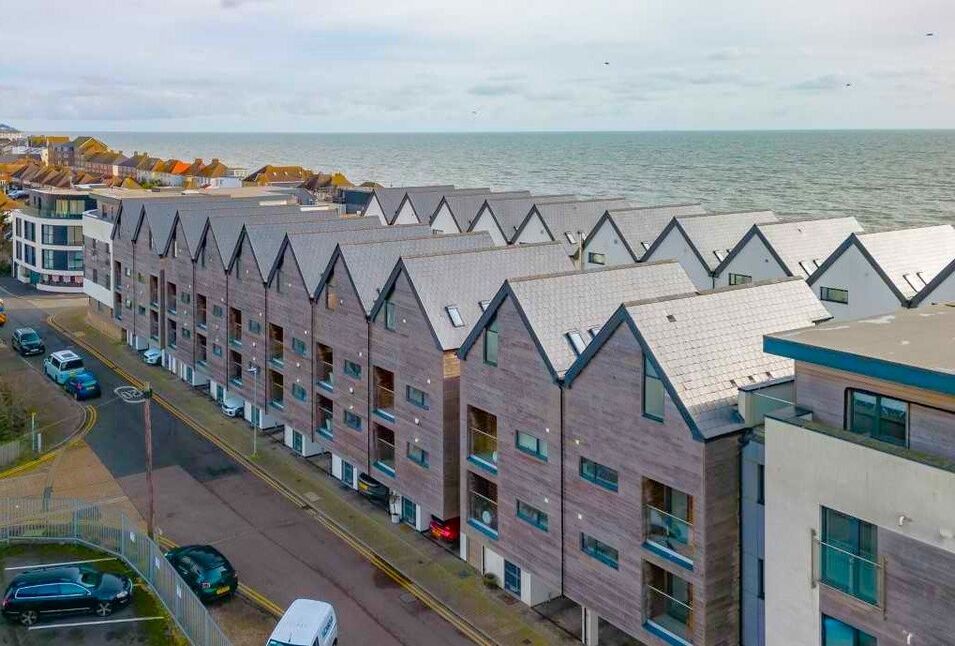 4 bedroom Mid Terrace House for sale, Range Road, Hythe, CT21 £475,000