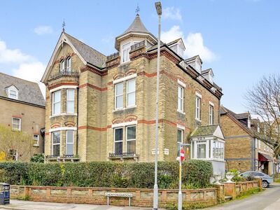 2 bedroom  Flat for sale