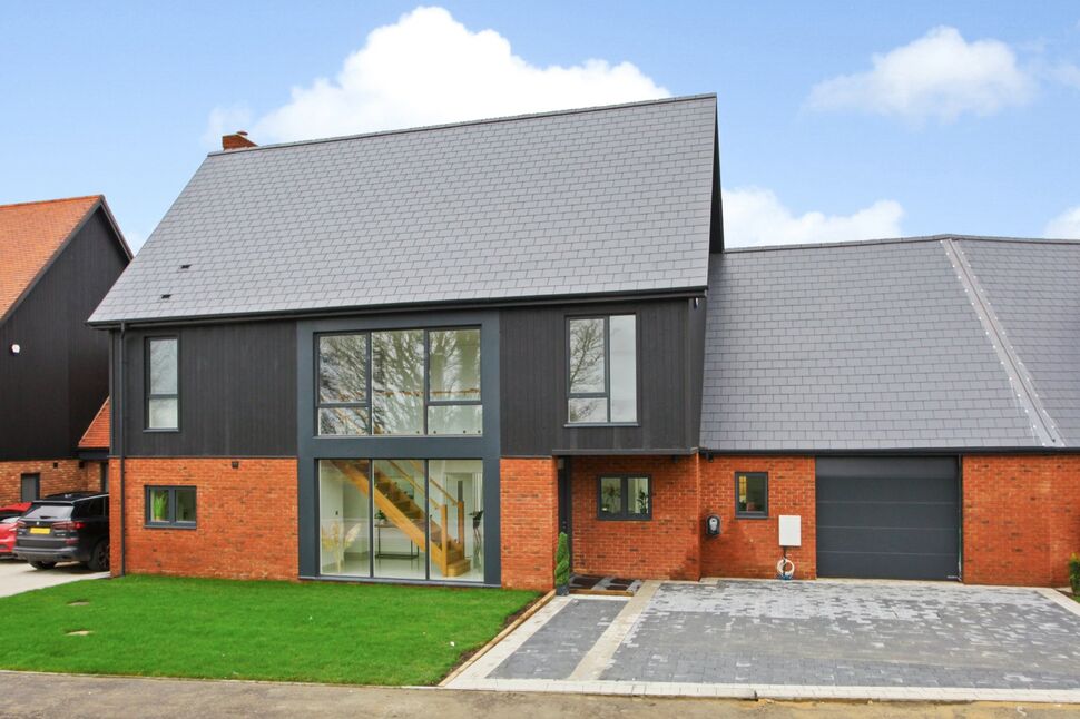 4 bedroom Detached House for sale, West Hythe Road, West Hythe, CT21