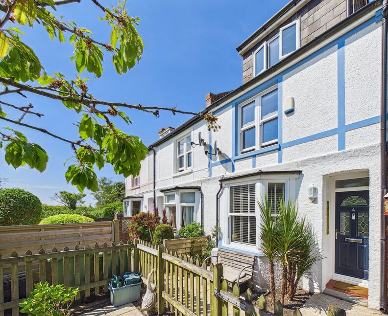 3 bedroom Mid Terrace House for sale