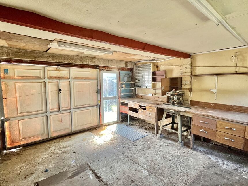 Detached Garage