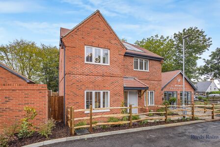 Poppy Fields, 4 bedroom Detached House for sale, £650,000