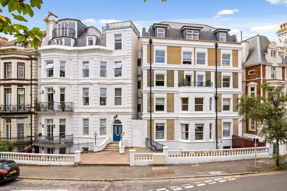 Main image of 1 bedroom Flat for sale, Trinity Crescent, Folkestone, Kent, CT20