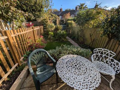 Lansdown Road, 2 bedroom Mid Terrace Property to rent, £1,300 pcm