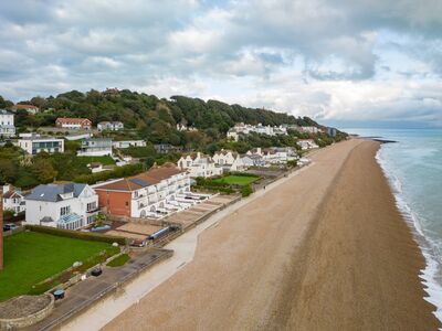 The Riviera, 2 bedroom  Flat for sale, £525,000