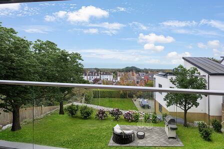 View France, 3 bedroom Detached House for sale, £925,000