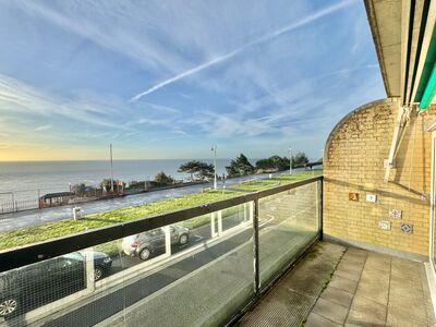 The Leas, 2 bedroom  Flat for sale, £325,000