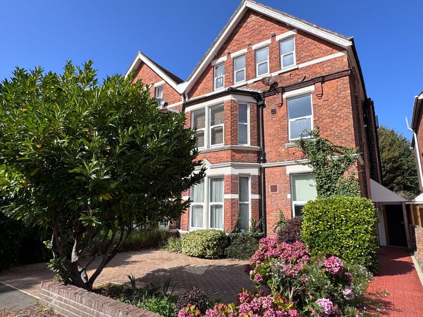 Main image of 2 bedroom  Flat for sale, Bouverie Road West, Folkestone, Kent, CT20