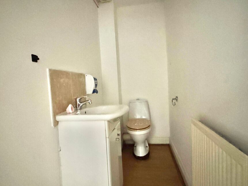 Cloakroom / WC