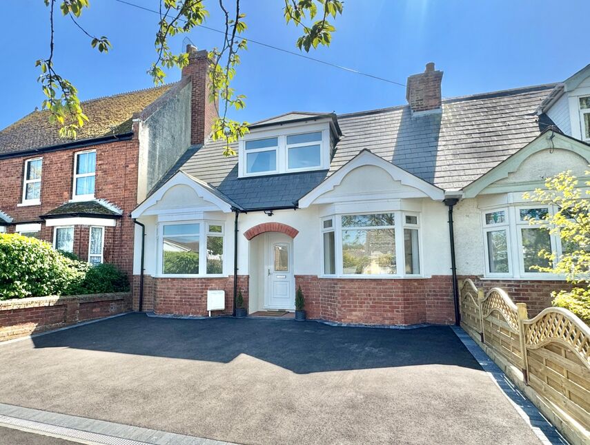 3 bedroom Mid Terrace House for sale