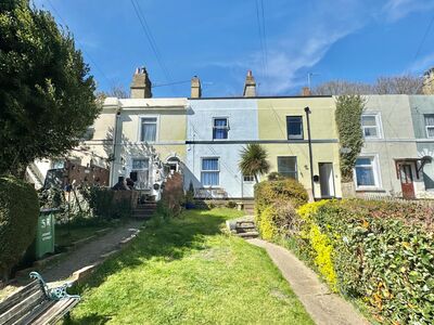St. Johns Street, 2 bedroom Mid Terrace House for sale, £225,000