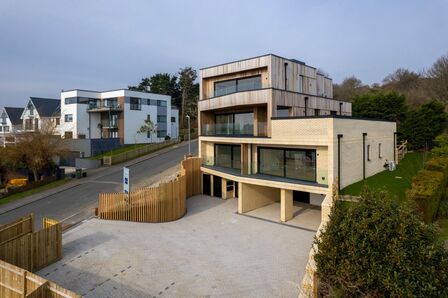 Naildown Road, 2 bedroom Flat for sale, &pound;795,000