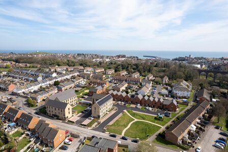 Arras Close, 2 bedroom  Flat for sale, £245,000