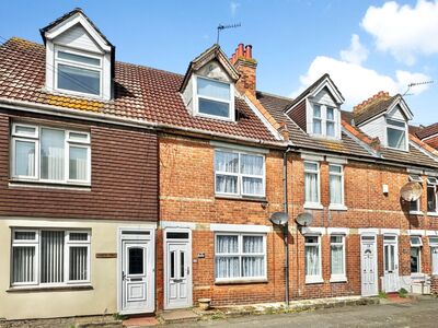 Gladstone Road, 4 bedroom Mid Terrace House for sale, £269,995