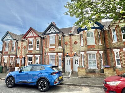 3 bedroom Mid Terrace House for sale