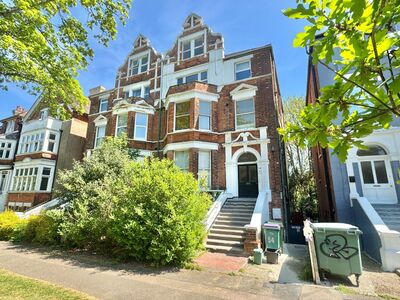 Earls Avenue, 2 bedroom  Flat for sale, £230,000
