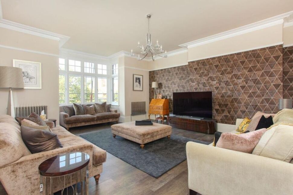 Main image of 3 bedroom Flat to rent, Earls Avenue, Folkestone, Kent, CT20