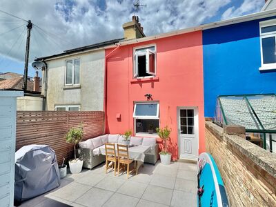 2 bedroom Mid Terrace House for sale