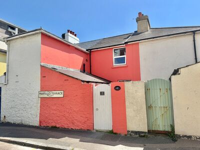 2 bedroom Mid Terrace House for sale