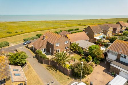 The Ridings, 4 bedroom Detached House for sale, £699,995