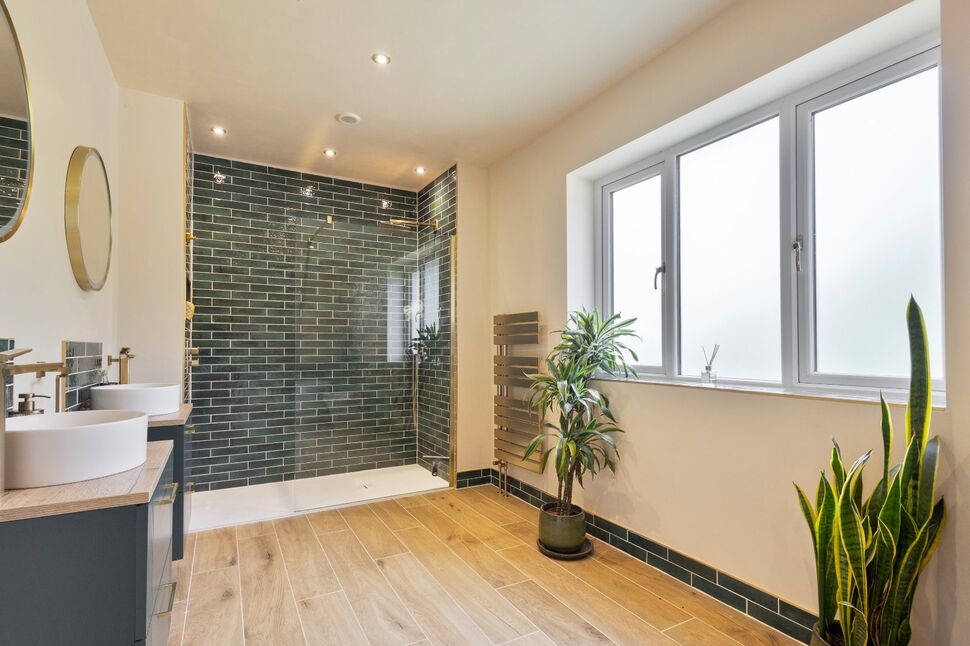 En-Suite Bathroom
