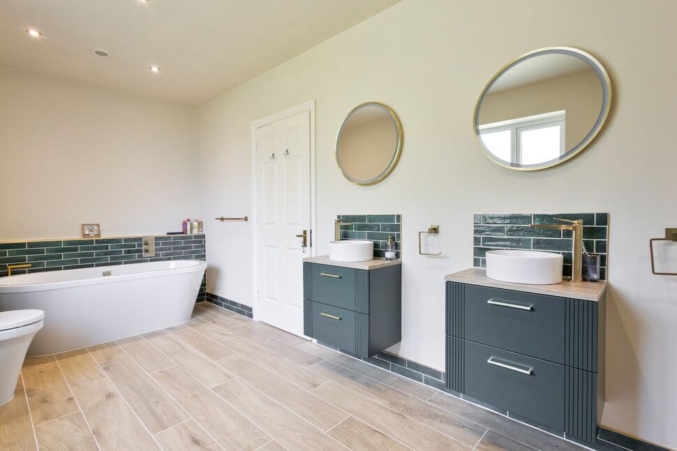 En-Suite Bathroom